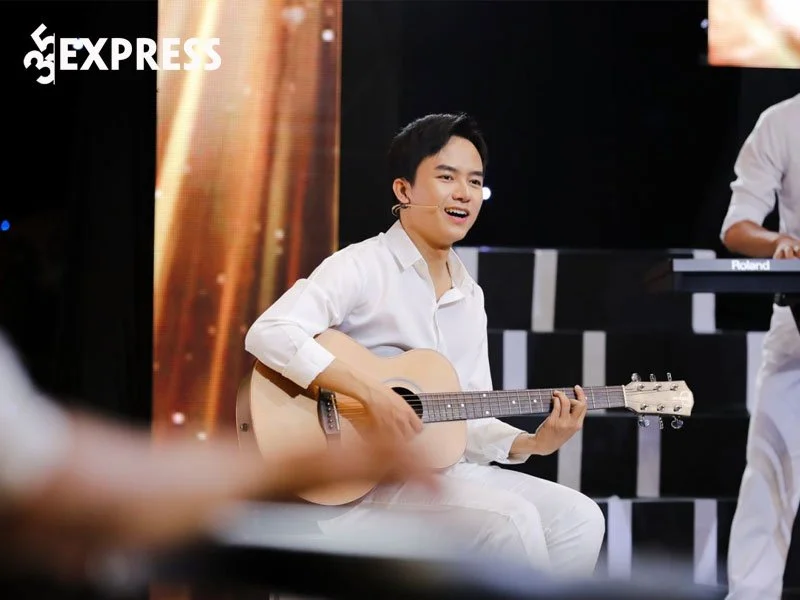 con-duong-su-nghiep-ngay-cang-thang-tien-cua-bui-cong-nam-35express
