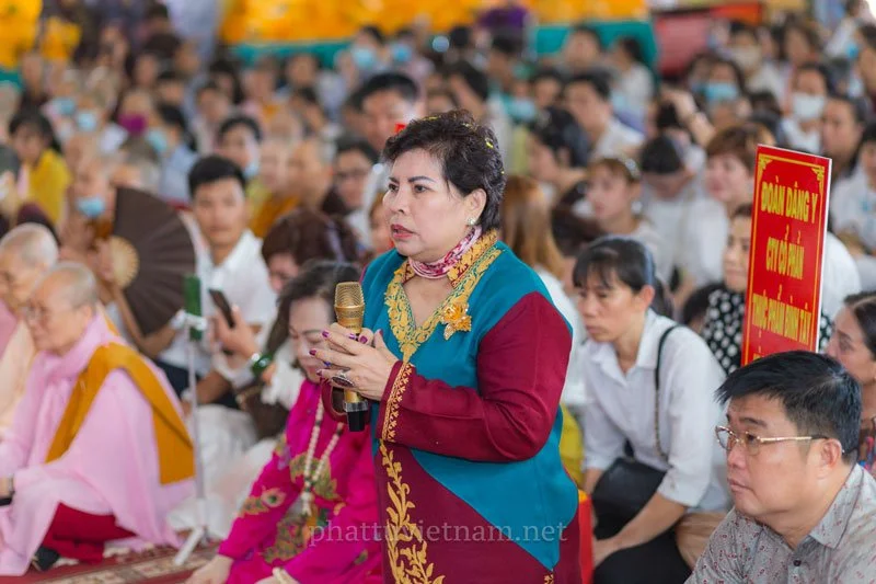 doanh-nhan-kien-ba-phuong-hang-doi-boi-thuong-1-000-ty-dong-la-ai-3-35express