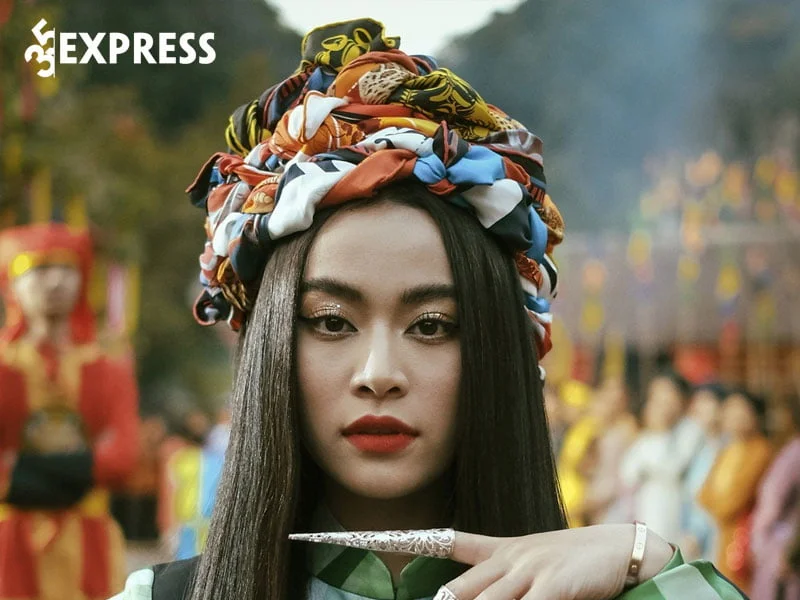 hoang-thuy-linh-la-ai-2-35express
