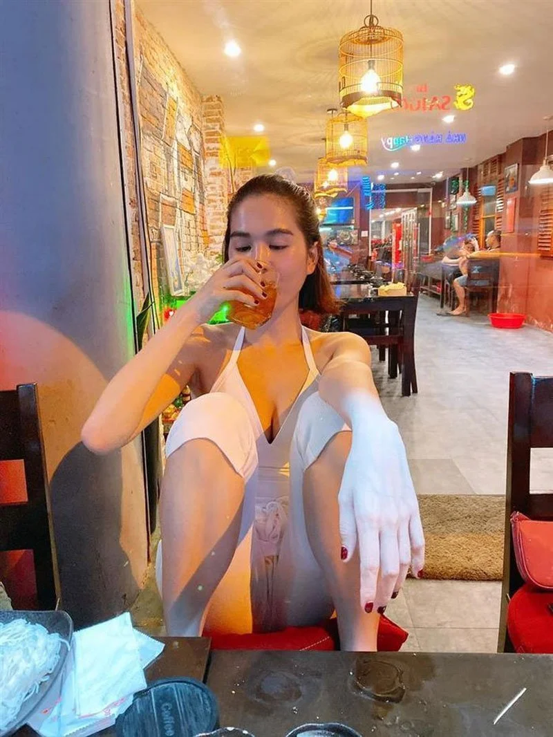 ngoc-trinh-tu-ruou-ca-chai-say-khuot-vat-va-duoi-nen-dat-10-35express