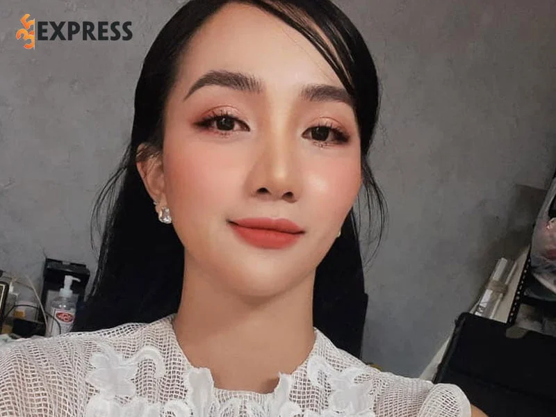 nhung-lum-xum-gan-day-cua-quynh-quynh-35express