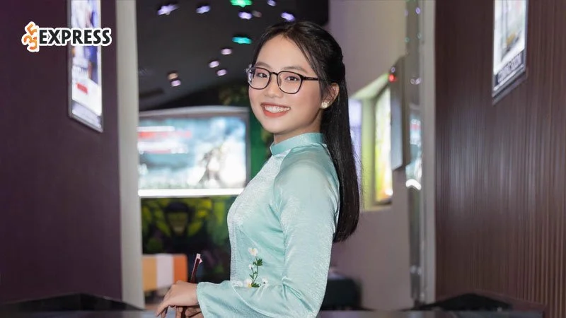 phuong-my-chi-len-tieng-xin-loi-vi-quang-cao-keo-ngam-trang-da-than-ky-0-35express
