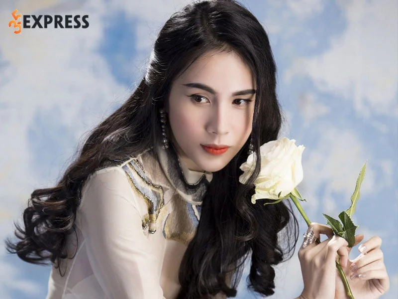 qua-khu-kho-khan-tu-nho-cua-thuy-tien-35express