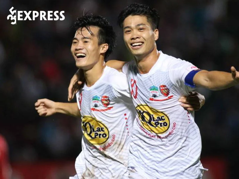 su-nghiep-cua-cau-thu-nguyen-van-toan-35express