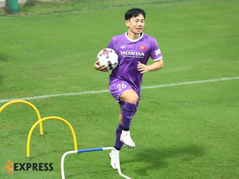 su-nghiep-cua-nam-cau-thu-tran-minh-vuong-2-35express