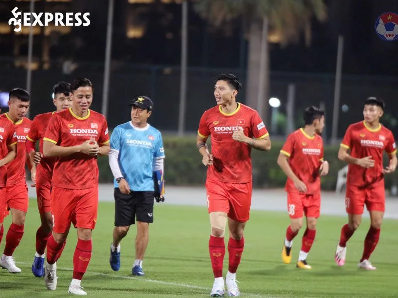 su-nghiep-thi-dau-cua-doan-van-hau-2-35express
