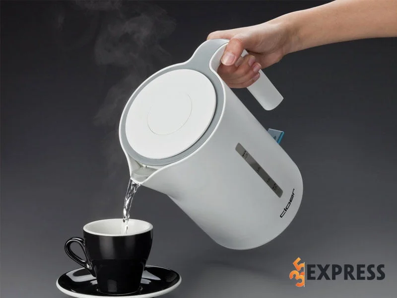 tai-sao-khi-dun-nuoc-ta-khong-nen-do-nuoc-that-day-am-2-35express
