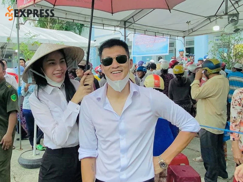 y-kien-trai-chieu-viec-di-lam-tu-thien-cua-thuy-tien-35express