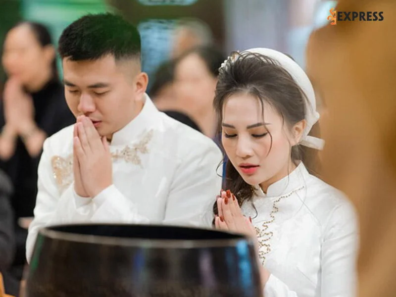 doi-tu-cua-hot-girl-bao-chi-vu-phuong-anh-35express
