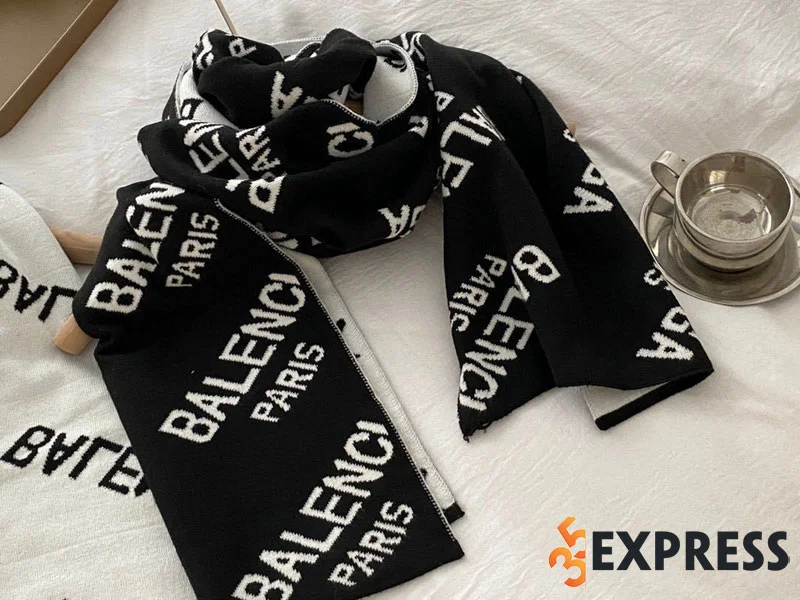 khan-choang-co-cua-balenciaga-35express