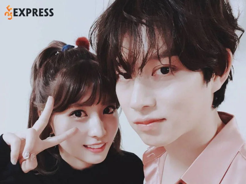 kim-heechul-va-moi-tinh-voi-momo-twice-35express