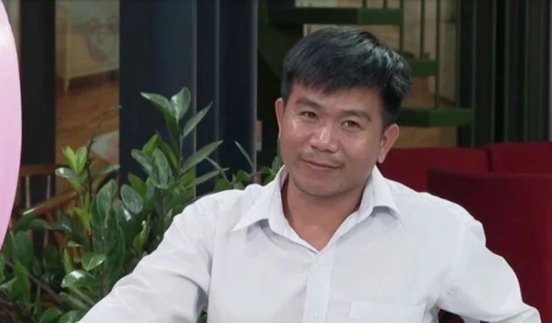 nguoi-dan-ong-u40-doi-bo-ve-giua-show-hen-ho-khien-khan-gia-buc-xuc-1-35express