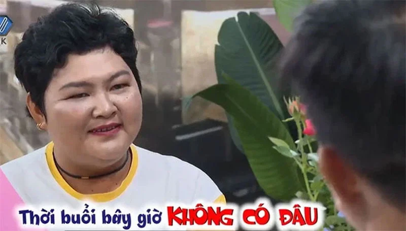 nguoi-dan-ong-u40-doi-bo-ve-giua-show-hen-ho-khien-khan-gia-buc-xuc-4-35express