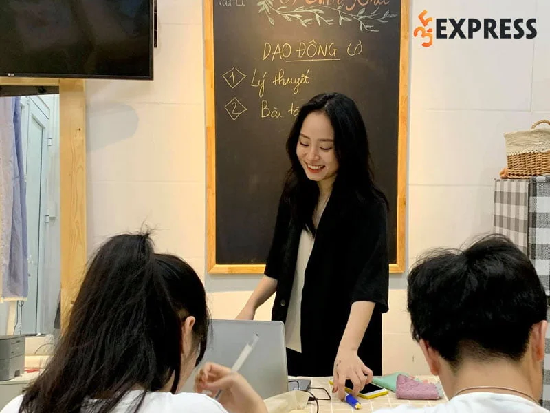 nhung-hinh-anh-dep-cua-co-giao-minh-thu-2-35express