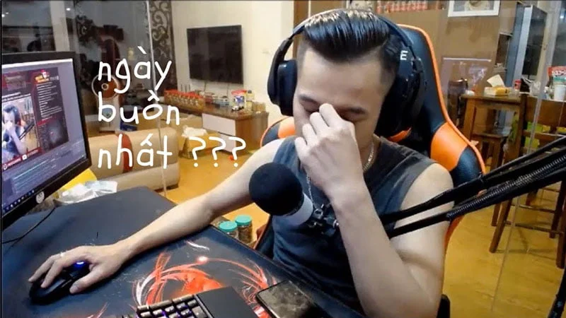 pewpew-co-nguy-co-bay-mau-fanpage-youtube-hang-trieu-luot-theo-doi-5-35express