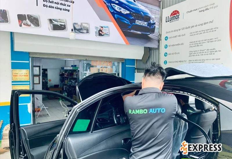 rambo-auto-dan-phim-cach-nhiet-o-to-tai-ha-noi-35express