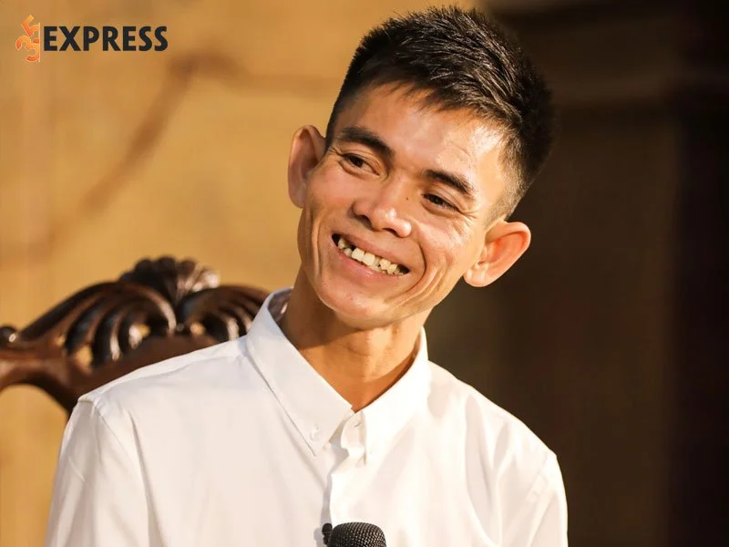 soytiet-da-nghi-chan-bo-de-len-thanh-pho-song-cung-ban-gai-3-35express