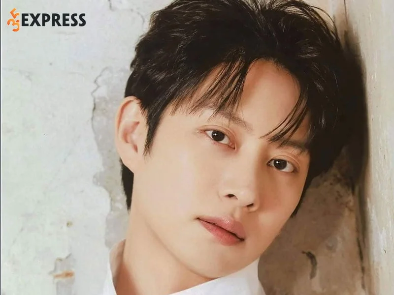 su-nghiep-truyen-hinh-va-dien-anh-cua-kim-heechul-35express