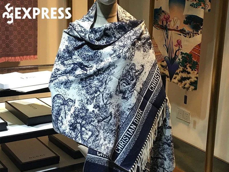 thuong-hieu-khan-choang-co-dior-35express
