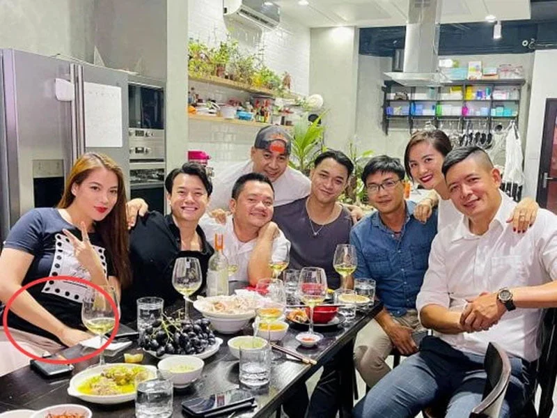 truong-ngoc-anh-len-tieng-truoc-tin-don-co-bau-voi-tinh-tre-kem-14-tuoi-3-35express