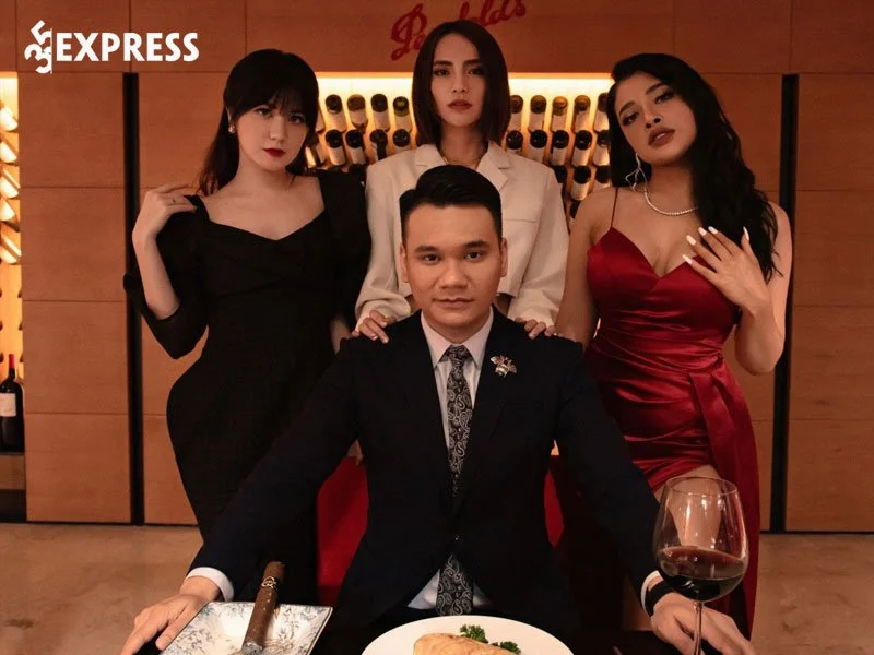tu-ca-si-re-ngang-sang-con-duong-nhac-si-cua-khac-viet-2-35express