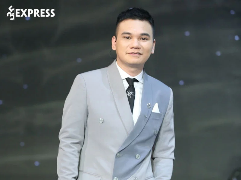 tu-ca-si-re-ngang-sang-con-duong-nhac-si-cua-khac-viet-35express