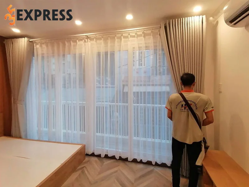 ve-sinh-24h-nice-house-giat-rem-cua-hcm-35express