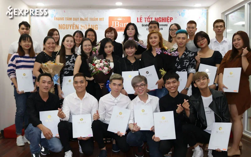art-academy-nguyen-hoang-35express