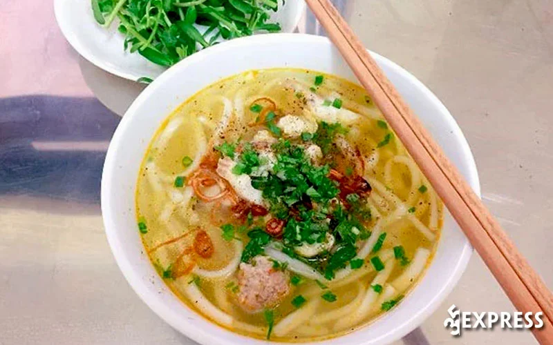 banh-canh-ca-loc-dong-ha-35express