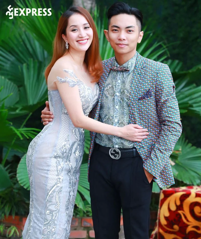 bien-moi-khanh-thi-livestream-giua-dem-voi-man-hinh-toi-den-lien-tuc-ho-khoc-nuc-no-va-noi-nhung-cau-tieu-cuc-dang-so-5-35express