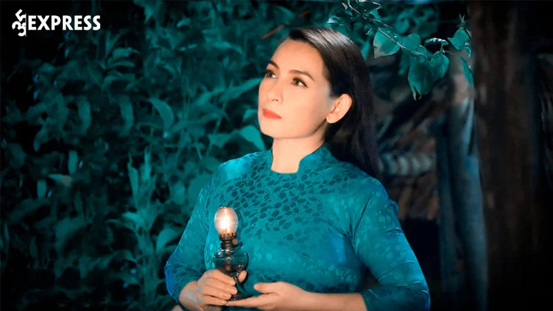 ca-si-phi-nhung-nhiem-covid-19-tinh-trang-nang-phai-chuyen-vao-benh-vien-cho-ray-ngay-trong-dem-2-35express