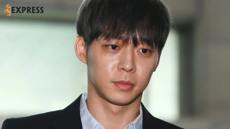 Chấn động: Park Yoochun bị tố rủ fangirl quan hệ tập thể