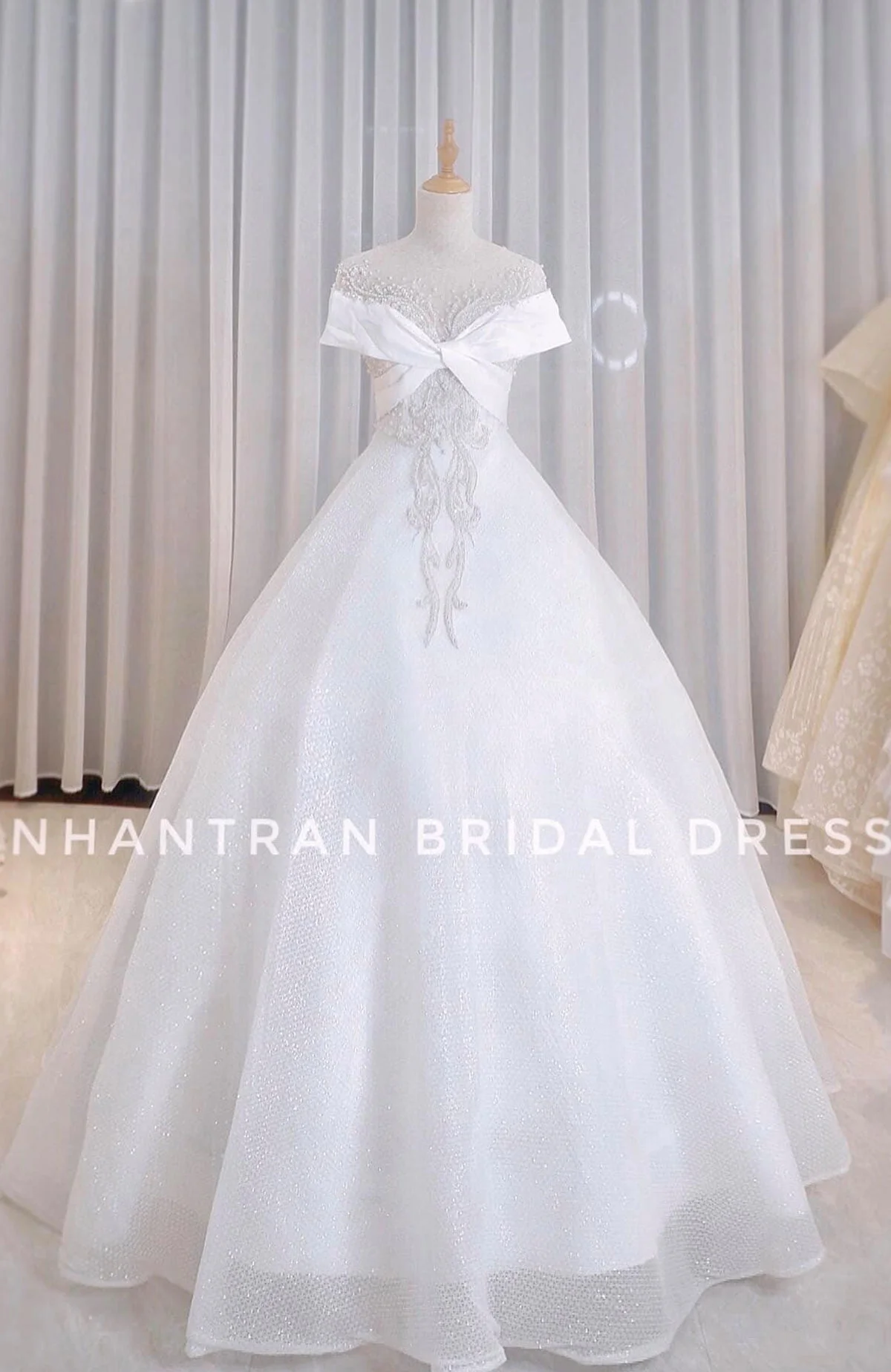 cho-thue-vay-cuoi-co-dau-nhan-tran-studio-35express-1