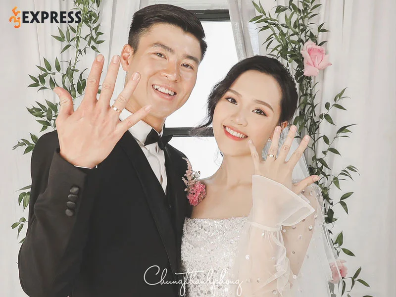 chuyen-tinh-yeu-cua-cong-chua-beo-quynh-anh-va-cau-thu-duy-manh-1-35express
