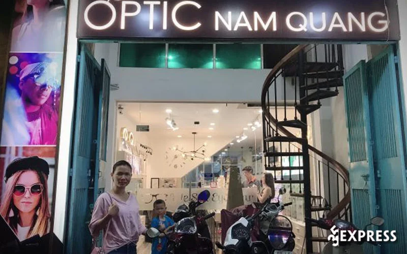 cua-hang-mat-kinh-nam-quang-35express