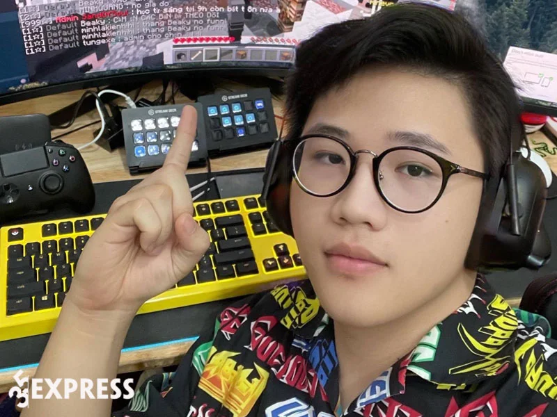 hanh-trinh-tro-thanh-streamer-trong-thien-duong-minecraft-cua-redhood-35express