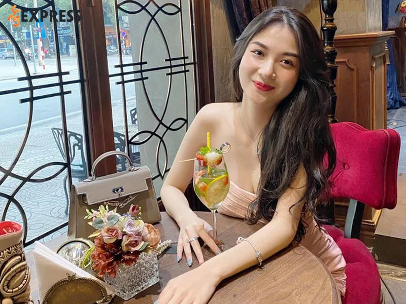 hau-lo-clip-nong-nu-phu-ve-nha-di-con-cham-noi-dao-ly-3-35express