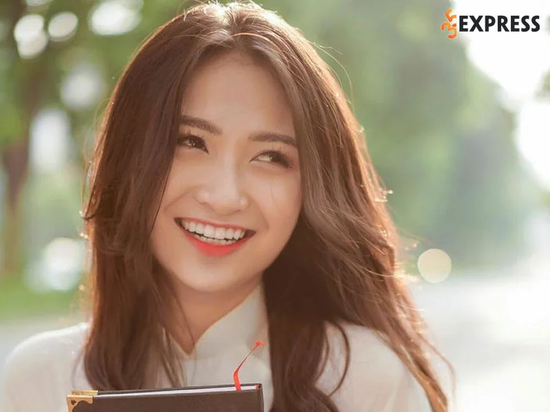 hau-lo-clip-nong-nu-phu-ve-nha-di-con-cham-noi-dao-ly-35express