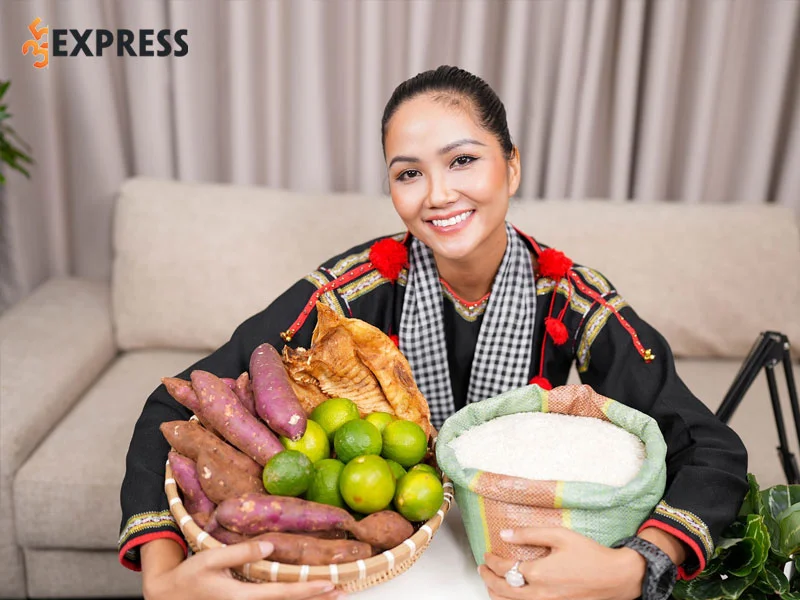 hhen-nie-tich-cuc-lam-tinh-nguyen-trong-mua-dich-1-35express