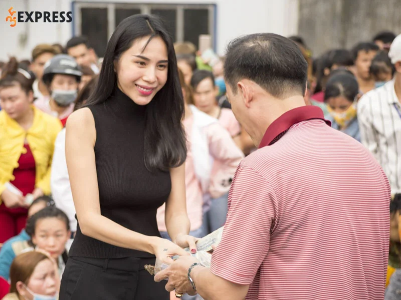 hot-thuy-tien-bat-khoc-nuc-no-tiet-lo-ap-luc-muon-giai-nghe-sau-loat-lum-xum-tu-thien-tuyen-bo-cuc-gat-ve-chuyen-sao-ke-177-ty-dong-3-35express
