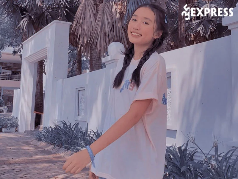 jenny-huynh-kiem-hang-chuc-ty-dong-tu-kenh-youtuber-2-35express