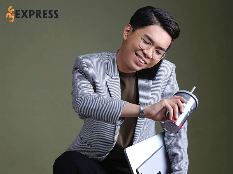 minh-du-thich-lam-giao-vien-nhung-lai-ben-duyen-voi-nghe-thuat-35express
