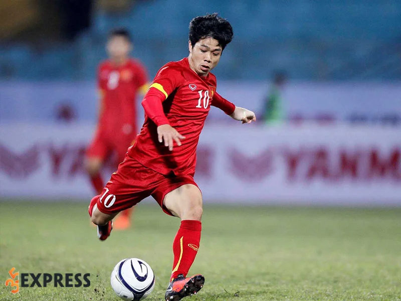 su-nghiep-vuon-tam-the-gioi-cua-cau-thu-xu-nghe-cong-phuong-1-35express