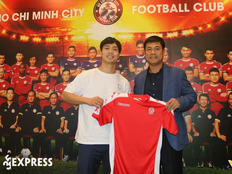 su-nghiep-vuon-tam-the-gioi-cua-cau-thu-xu-nghe-cong-phuong-2-35express