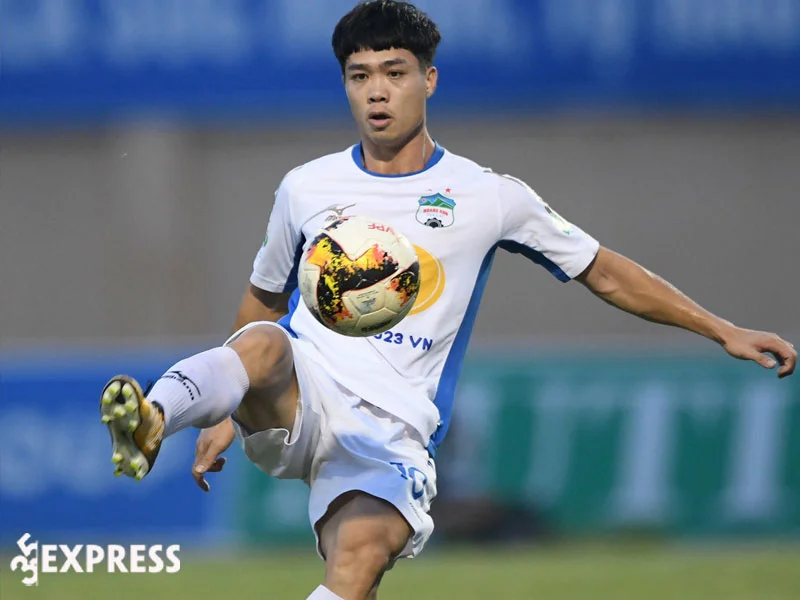 su-nghiep-vuon-tam-the-gioi-cua-cau-thu-xu-nghe-cong-phuong-3-35express