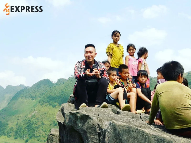 thu-nhap-cua-le-hoang-nam-ra-sao-35express