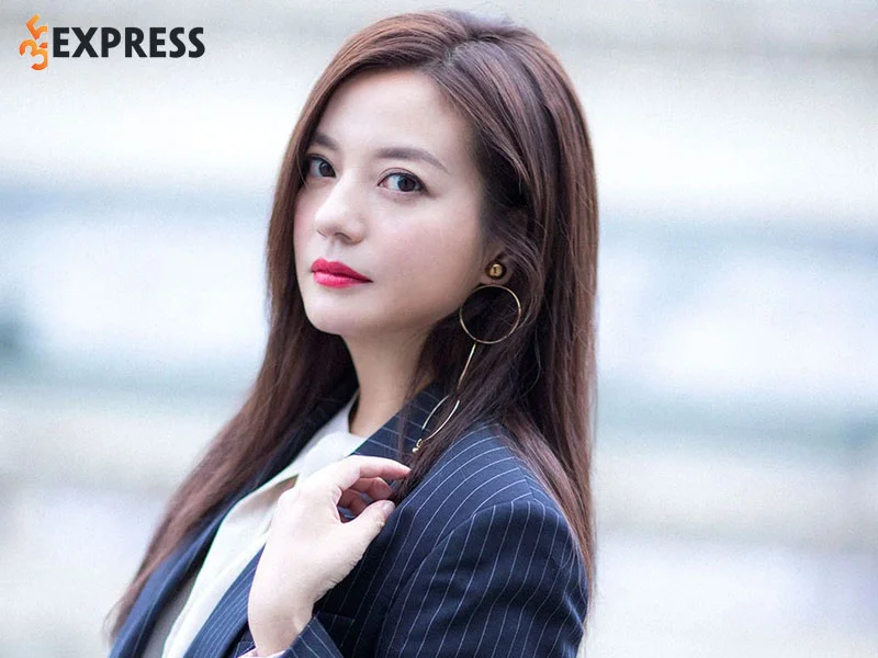 tieu-su-ve-nu-dien-vien-trieu-vy-35express