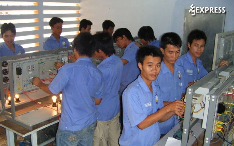 trung-tam-day-nghe-quan-3-35express