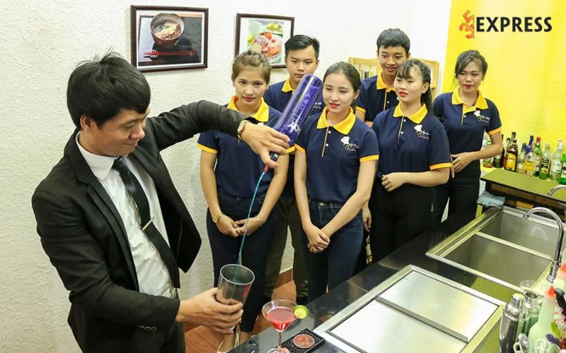 truong-dao-tao-pha-che-bep-vang-35express