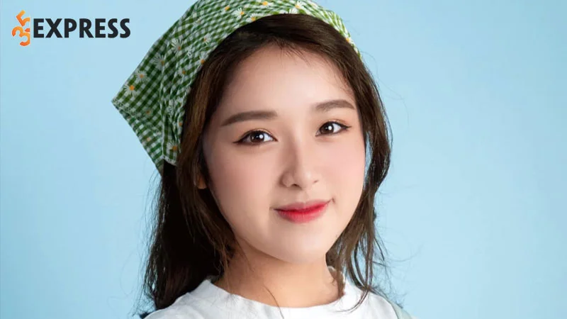 xuat-hien-them-co-giao-vat-ly-xinh-nhu-hotgirl-livestream-day-hoc-co-1-diem-an-dut-co-minh-thu-4-35express